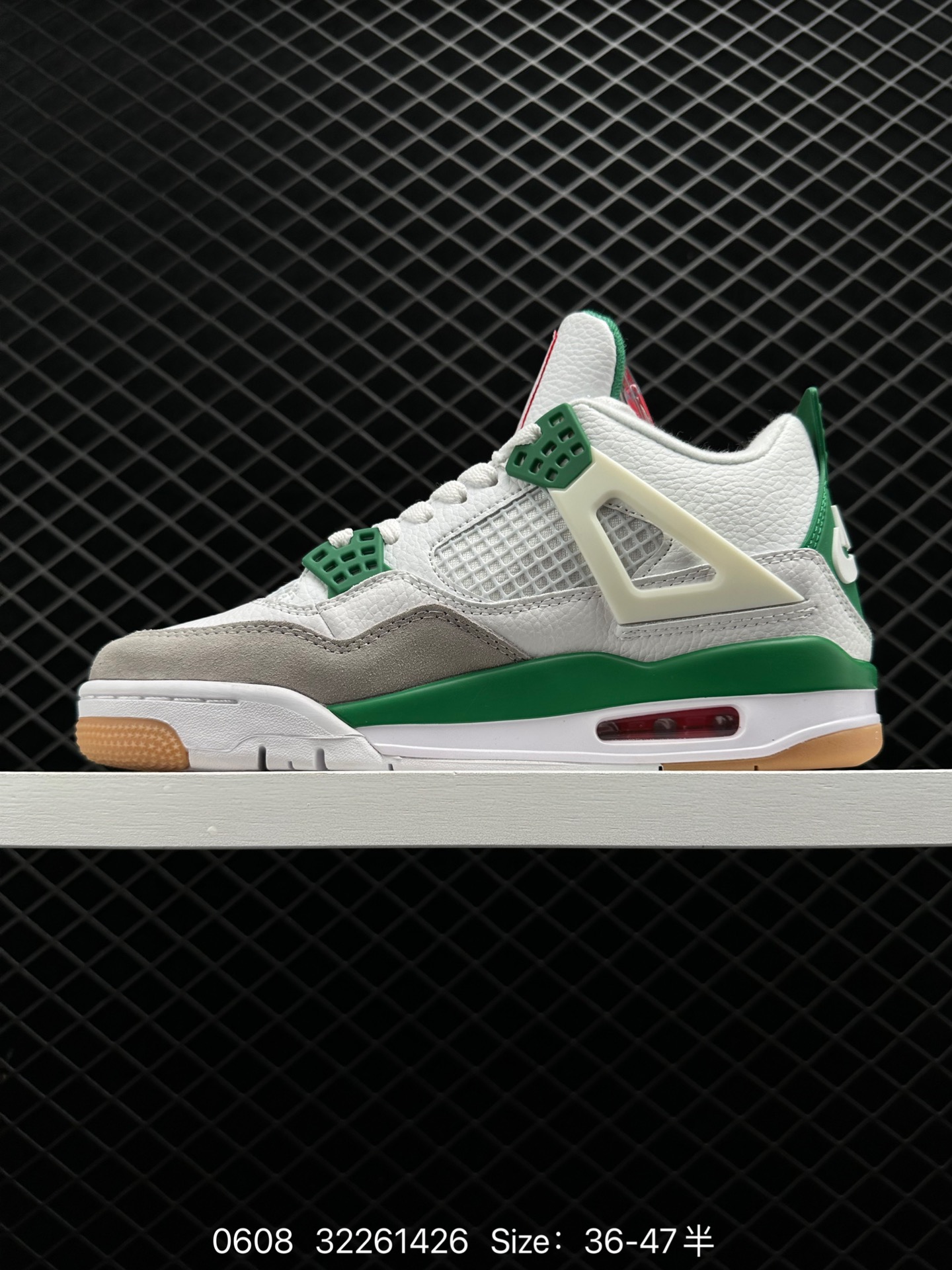 Nike SB x Air Jordan 4 Retro